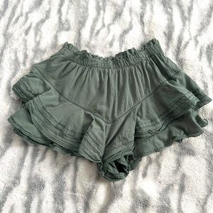 Aerie ruffled green skort!